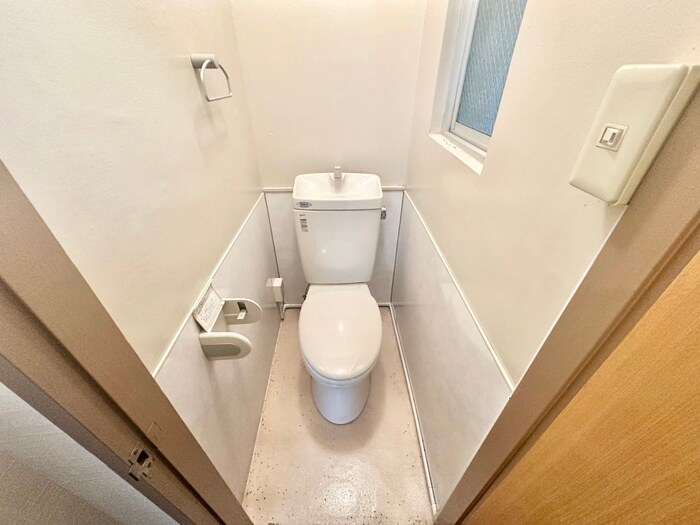 物件内観写真8　(トイレ)