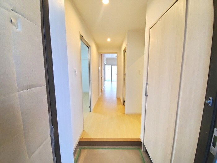 物件内観写真5　(玄関)