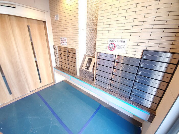 物件外観写真4　(エントランス部分)