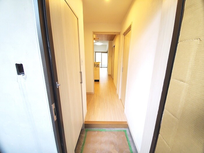 物件内観写真8　(玄関)