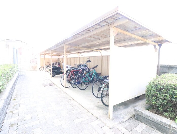 物件外観写真5　(駐輪場)