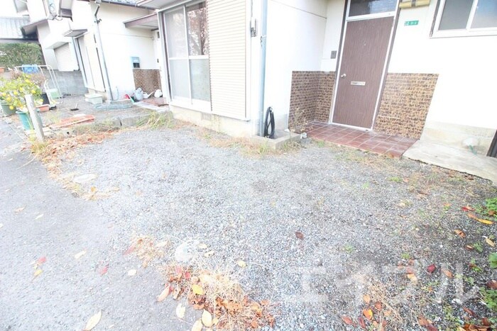 物件外観写真4　(駐車場)