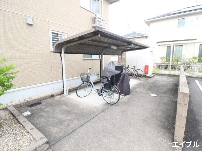 物件外観写真5　(駐輪場)