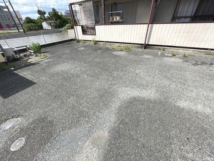 物件外観写真5　(駐車場)