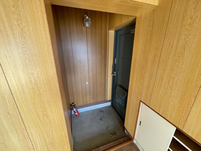 物件内観写真12　(玄関)