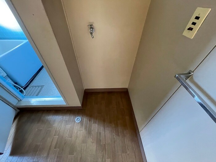 物件内観写真14　(洗濯機置場)