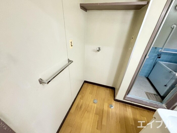 物件内観写真16　(洗濯機置場)