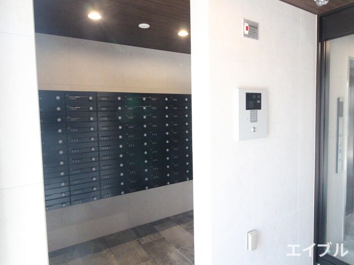 物件外観写真6　(エントランス部分)