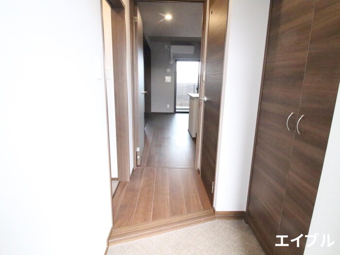 物件内観写真12　(玄関)