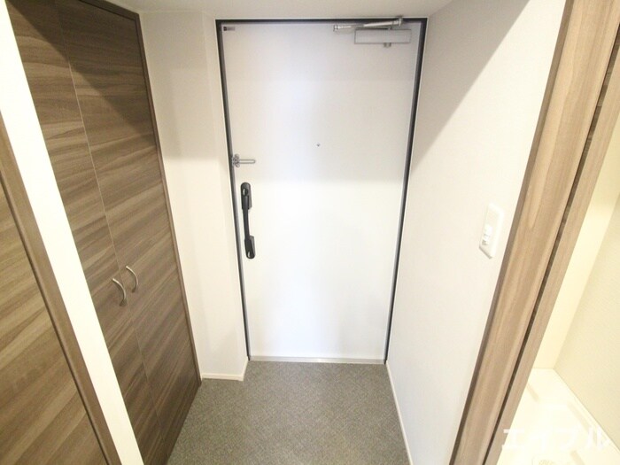 物件内観写真12　(玄関)