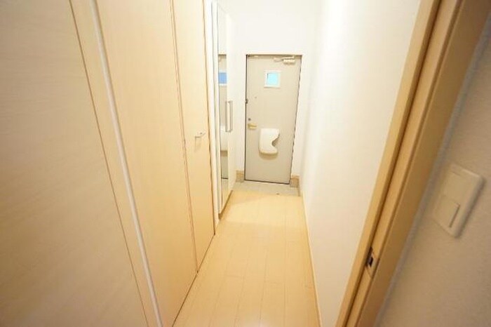 物件内観写真11　(玄関)