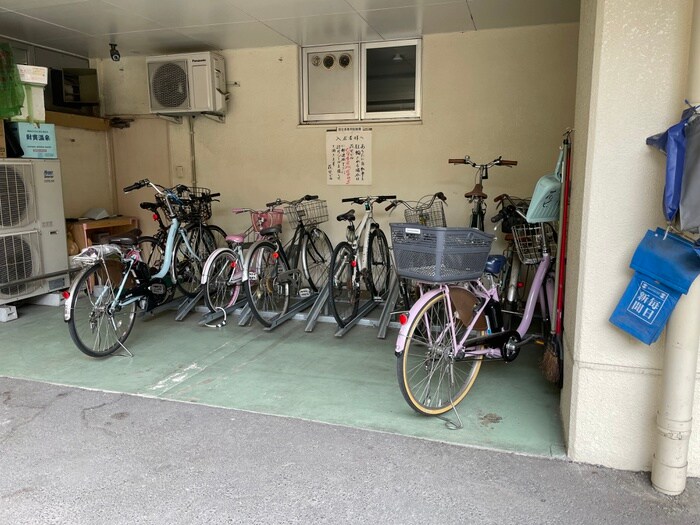 物件外観写真5　(駐輪場)