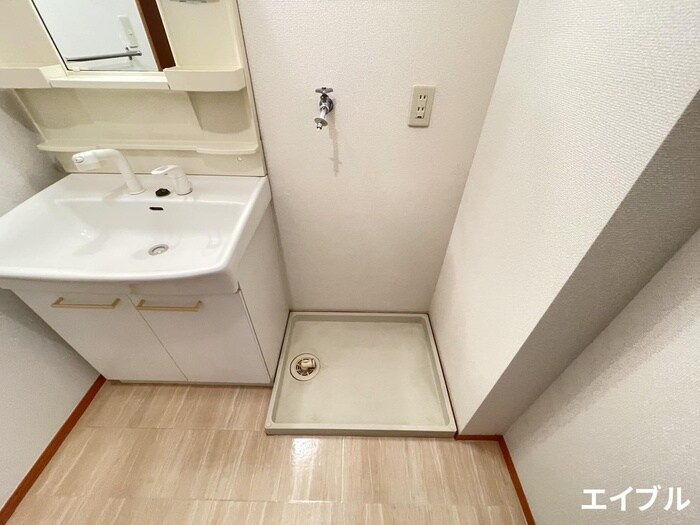 物件内観写真14　(洗濯機置場)