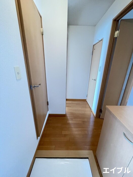 物件内観写真16　(玄関)