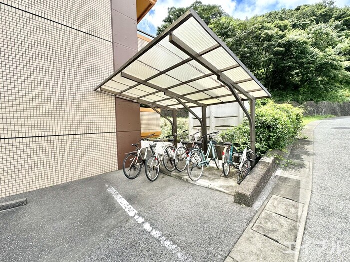 物件外観写真5　(駐輪場)