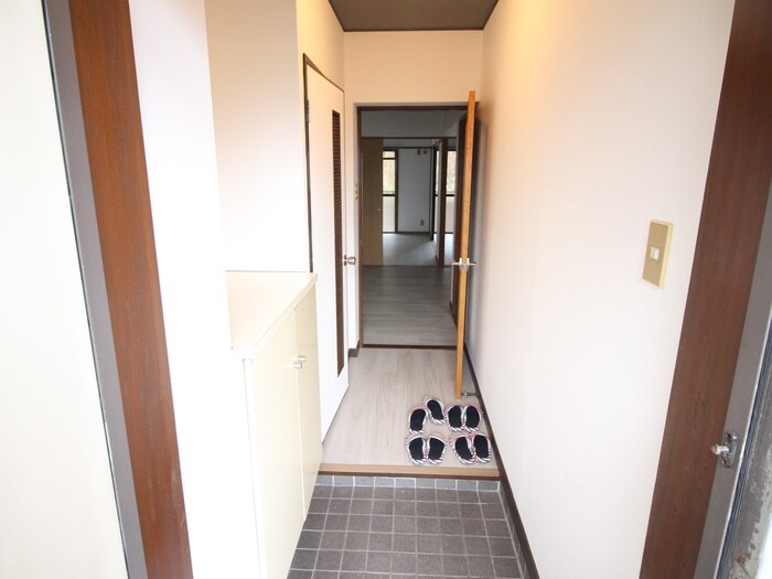 物件内観写真16　(玄関)