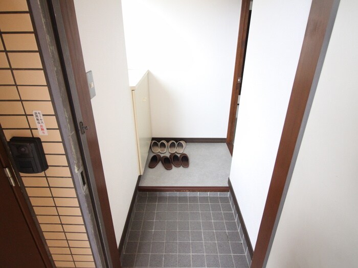 物件内観写真16　(玄関)
