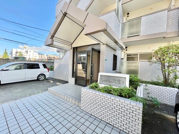 物件外観写真2　(エントランス部分)