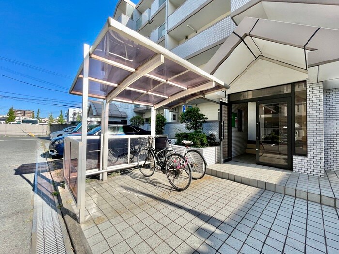 物件外観写真3　(駐輪場)