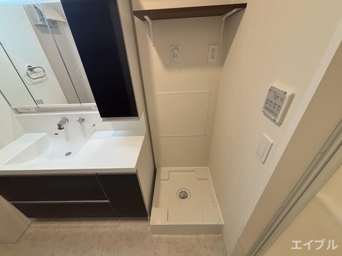 物件内観写真14　(洗濯機置場)