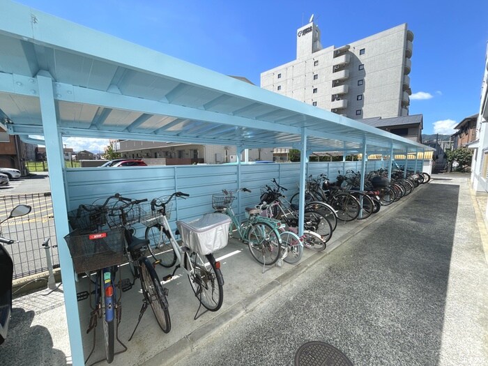 物件外観写真4　(駐輪場)