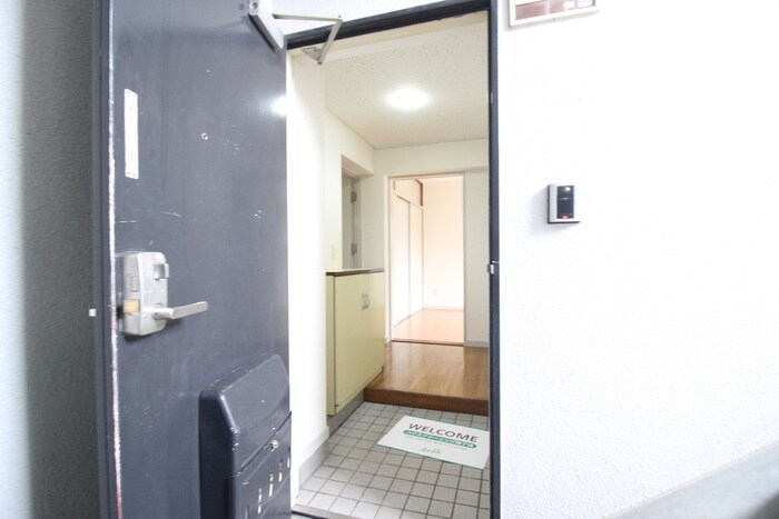 物件内観写真13　(玄関)