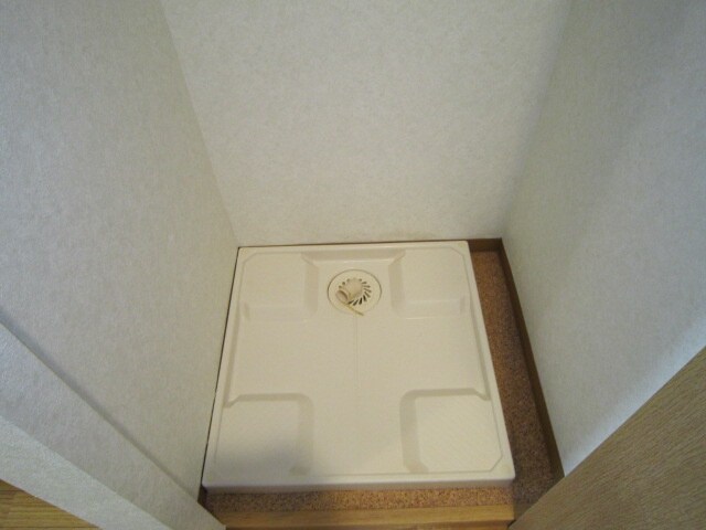 物件内観写真12　(洗濯機置場)