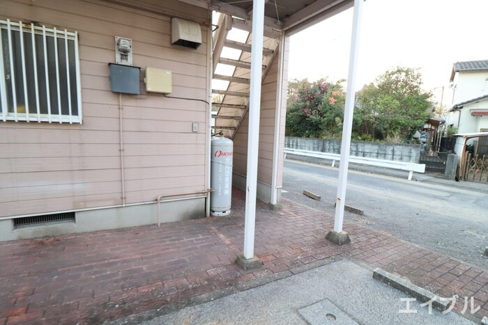 物件外観写真4　(エントランス部分)