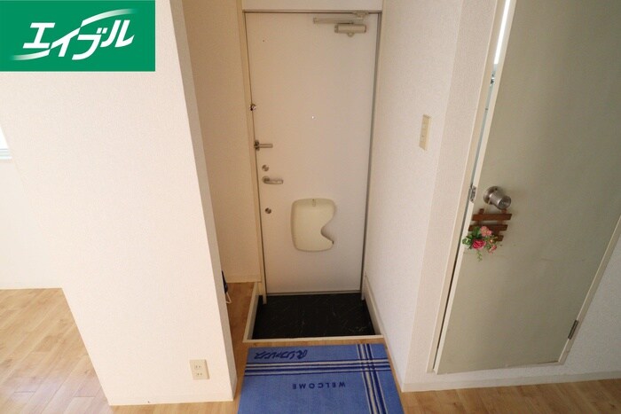 物件内観写真12　(玄関)