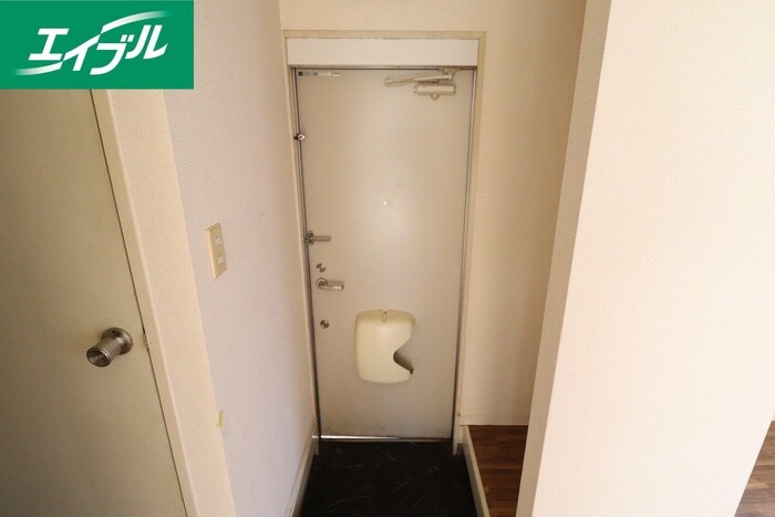 物件内観写真12　(玄関)