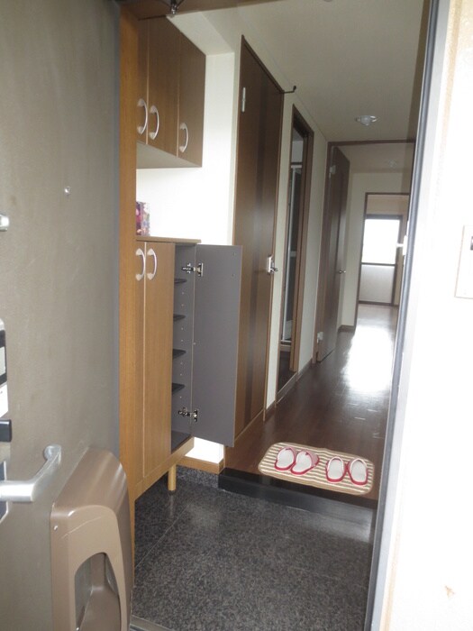 物件内観写真5　(玄関)