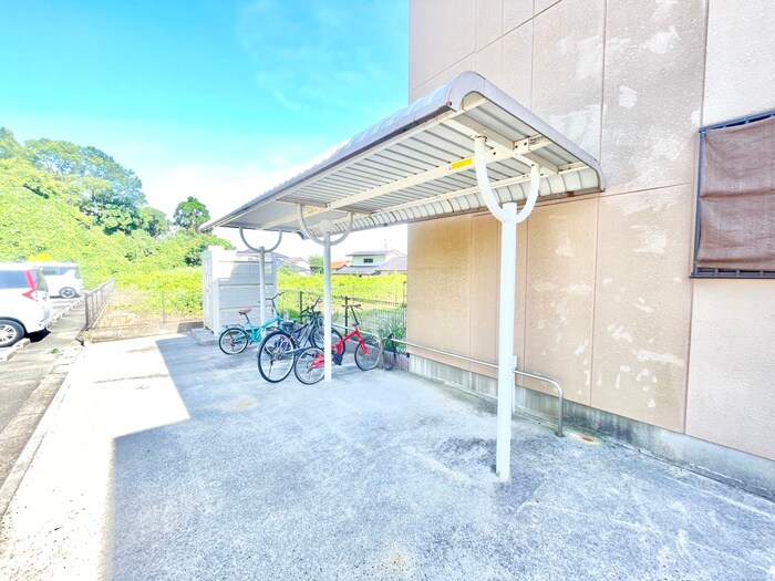 物件外観写真4　(駐輪場)