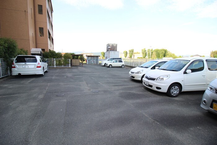 物件外観写真4　(駐車場)