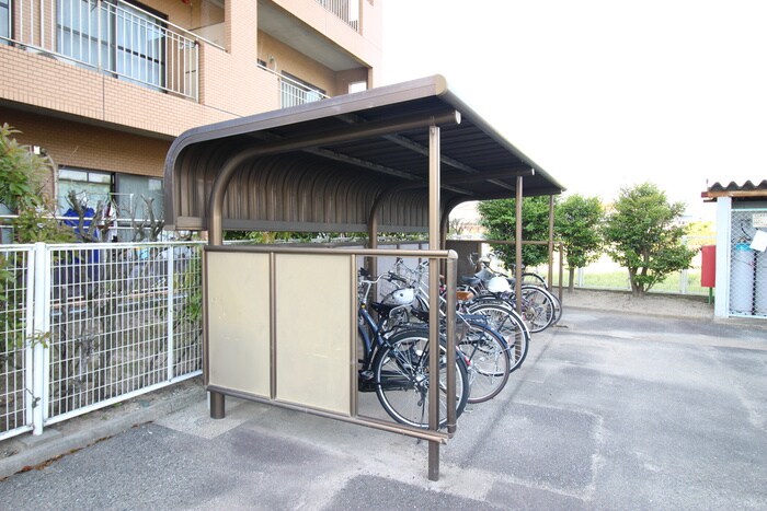 物件外観写真5　(駐輪場)