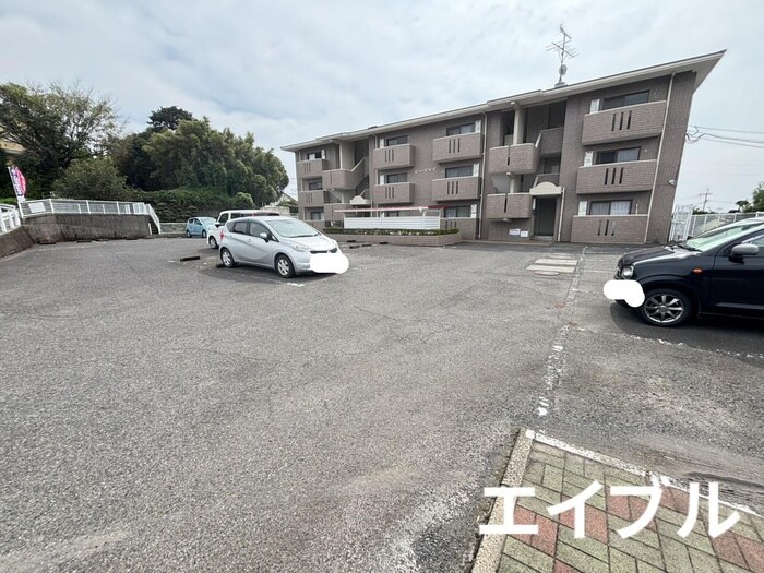 物件外観写真5　(駐車場)