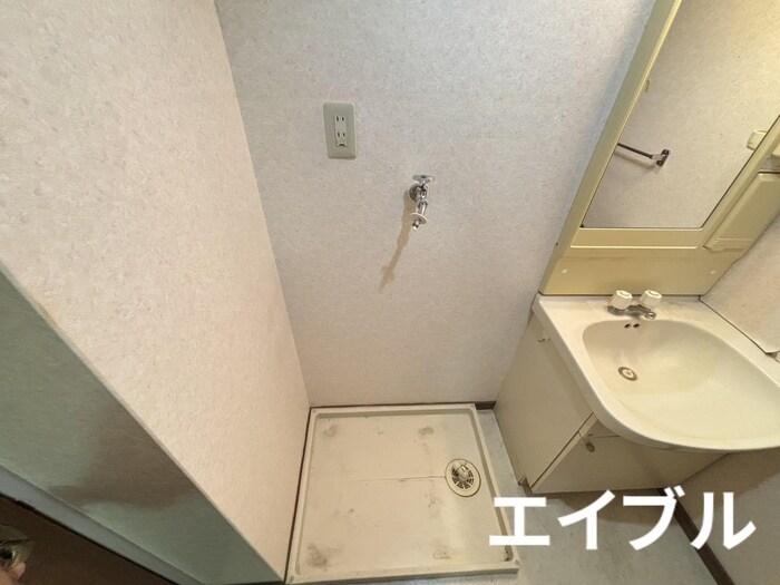 物件内観写真12　(洗濯機置場)