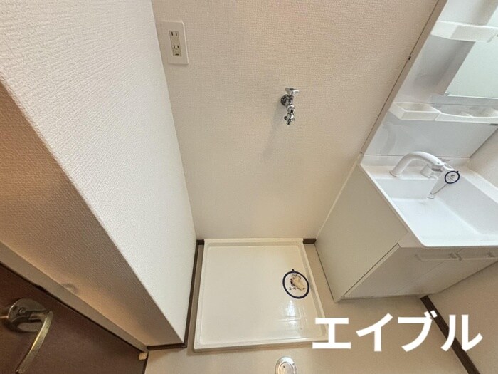 物件内観写真12　(洗濯機置場)