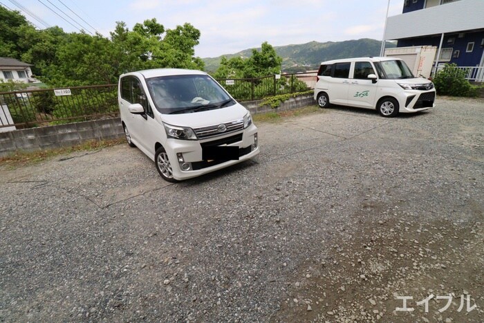 物件外観写真2　(駐車場)