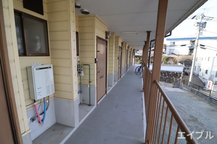 物件外観写真3　(エントランス部分)