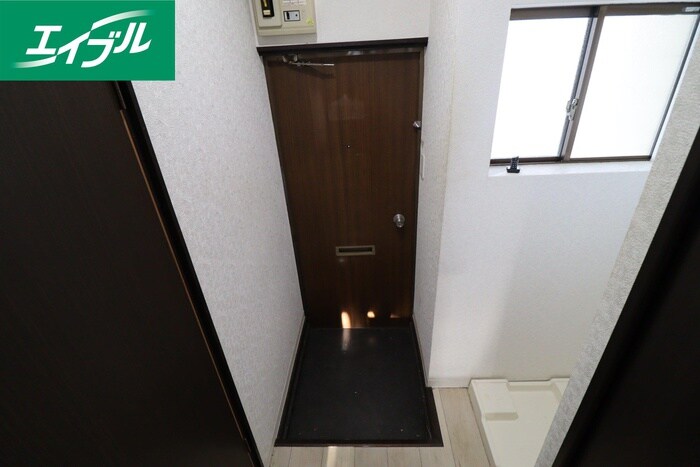 物件内観写真11　(玄関)