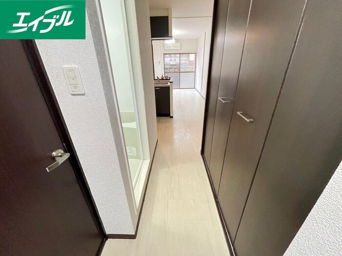 物件内観写真12　(廊下)