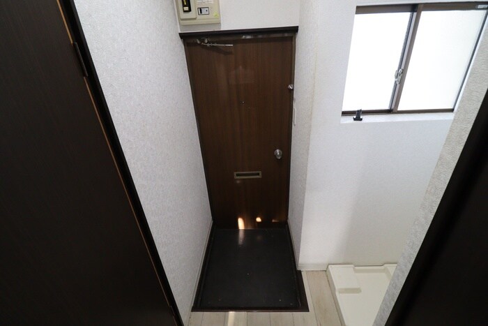 物件内観写真12　(玄関)