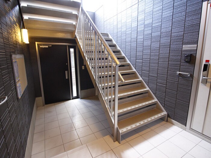 物件外観写真2　(エントランス部分)