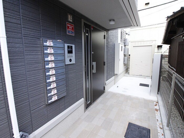 物件外観写真6　(エントランス部分)