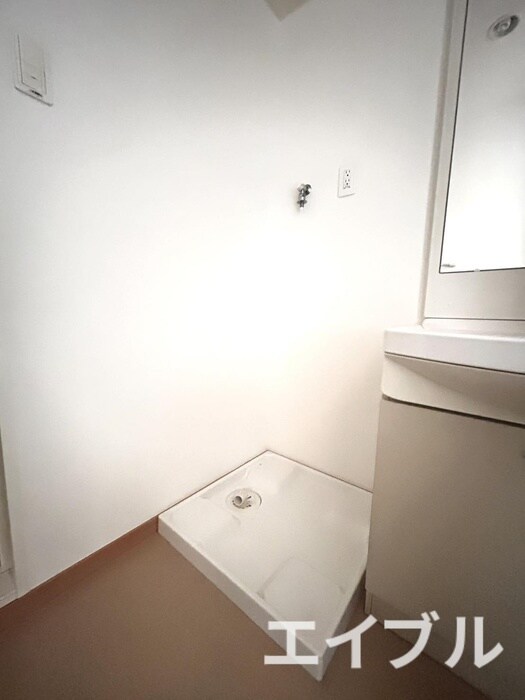 物件内観写真10　(洗濯機置場)