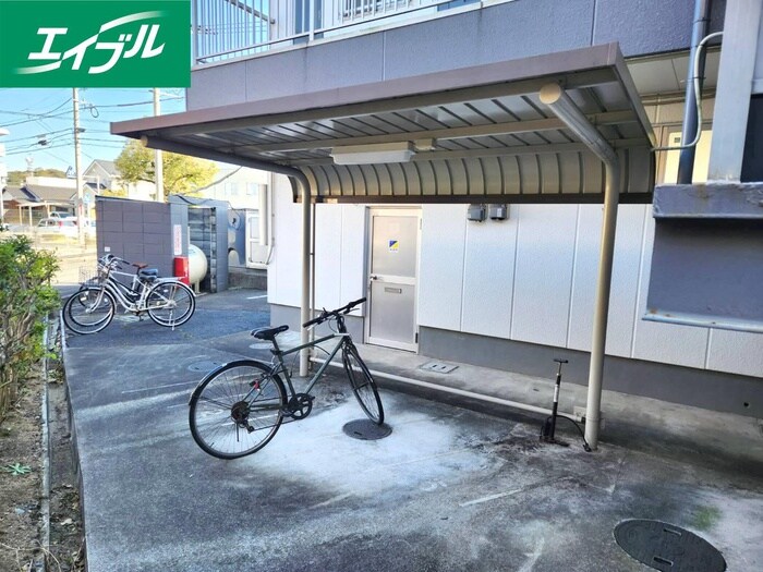 物件外観写真3　(駐輪場)