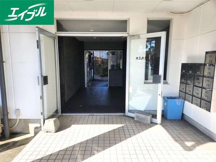 物件外観写真5　(エントランス部分)