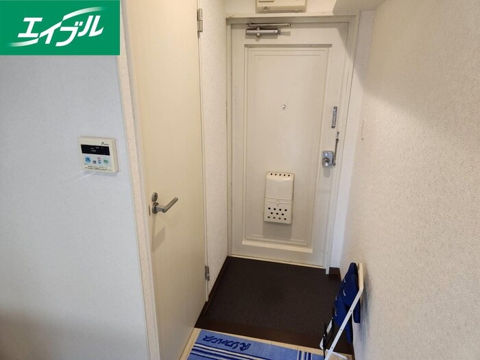 物件内観写真13　(玄関)