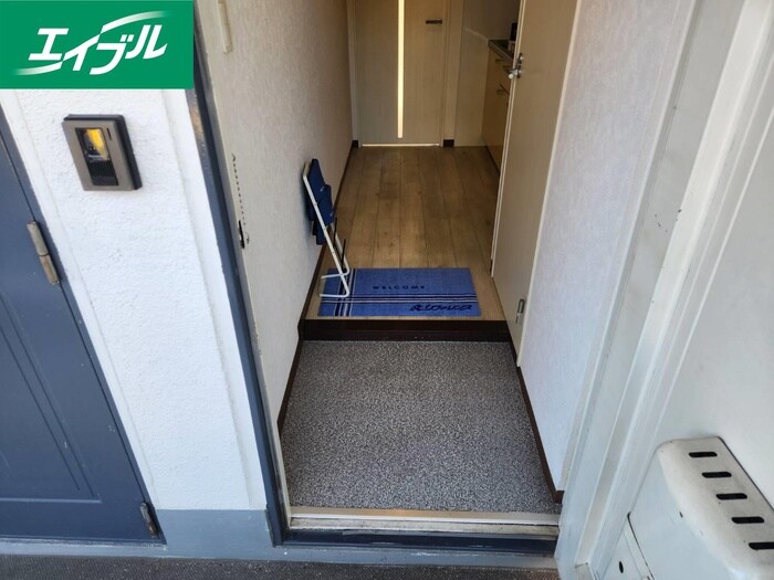 物件内観写真13　(玄関)