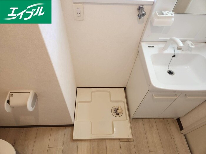 物件内観写真16　(洗濯機置場)